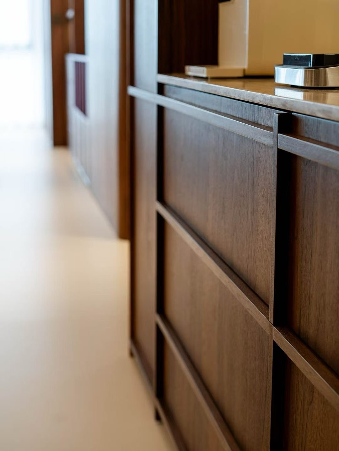 Close view of natural wood veneer joinery detail
